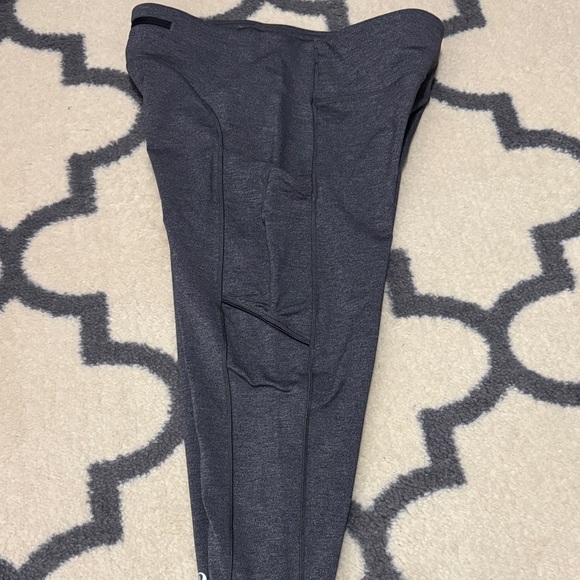 Lululemon Athletica Gray Leggings with Side Pockets - Picture 4 of 6